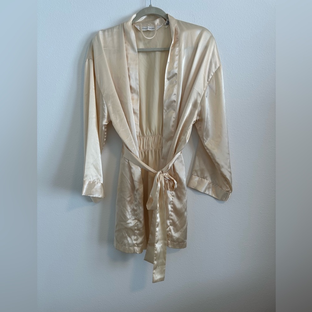 Victoria’s Secret satin champagne robe. O/S - Picture 1 of 3